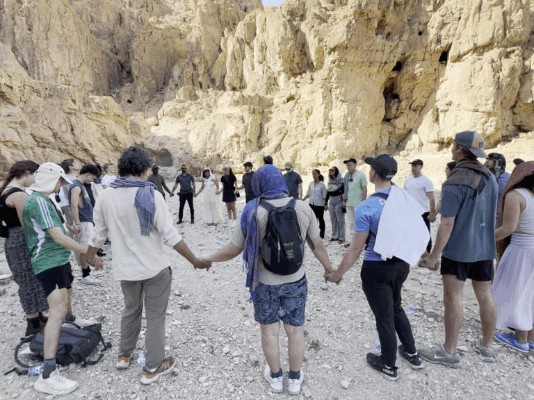 04_group_prayer